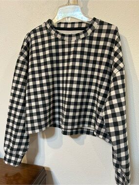 Old Navy Black and White Gingham Pullover Cropped Sweatshirt